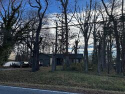 Pre-foreclosure in  Dillon Rd Jamestown, NC 27282