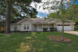Pre-foreclosure in  OPHELIA DR Maumelle, AR 72113
