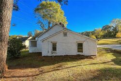 Pre-foreclosure in  W LAKE AVE NW Atlanta, GA 30318