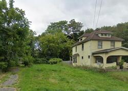 Pre-foreclosure in  E Earle Ave Youngstown, OH 44507