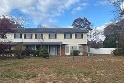Pre-foreclosure in  Hoffman Ln Hauppauge, NY 11788
