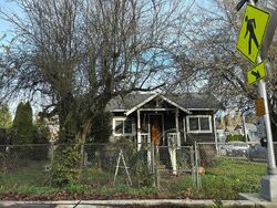 Pre-foreclosure in  S 124th St Seattle, WA 98178
