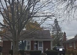 Pre-foreclosure in  Prestwick Ave Harper Woods, MI 48225