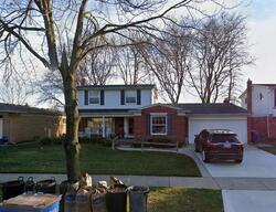  Meadowbrook Dr, Warren MI