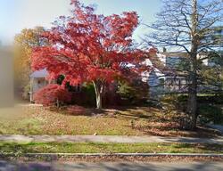 Pre-foreclosure in  Franklin Ave Hewlett, NY 11557