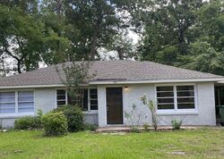 Pre-foreclosure in  Shadow Ln Montgomery, AL 36106