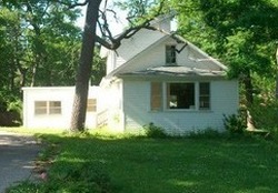 Pre-foreclosure in  W GREENWOOD AVE Spring Grove, IL 60081