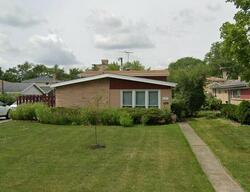 Pre-foreclosure in  Fernwood Dr Glenview, IL 60025