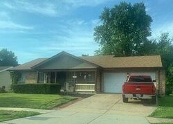 Pre-foreclosure in  Vista Ridge Ln Saint Louis, MO 63138