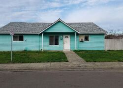 Pre-foreclosure in  Sw Emily Dr Mcminnville, OR 97128