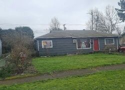 Pre-foreclosure in  L St Springfield, OR 97477