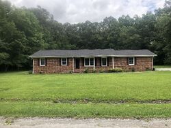Pre-foreclosure in  Circle Dr Manchester, TN 37355