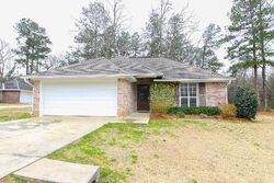 Pre-foreclosure in  Hemingway Dr Sumrall, MS 39482