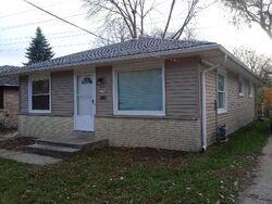 Pre-foreclosure in  N ARGYLE AVE Milwaukee, WI 53209