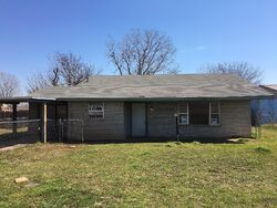  S 16th St, Chickasha OK