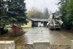 Pre-foreclosure in  SE Mud Mountain Rd Enumclaw, WA 98022