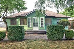 Pre-foreclosure in  E SIERRA VISTA DR Newberg, OR 97132