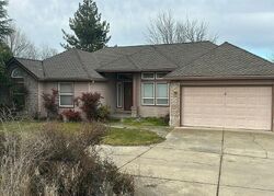 Pre-foreclosure in  Spring St Medford, OR 97504