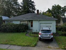 Pre-foreclosure in  SE Monroe St Portland, OR 97222