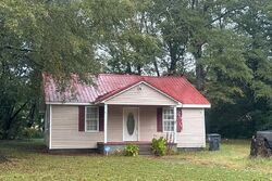 Pre-foreclosure in  Taylor St Summerville, GA 30747