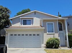 Pre-foreclosure Listing in Honeyglen Rd PACOIMA, CA 91331