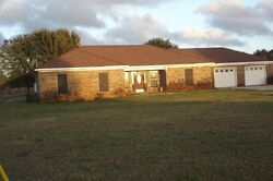 Pre-foreclosure in  DEERFIELD DR Irvington, AL 36544
