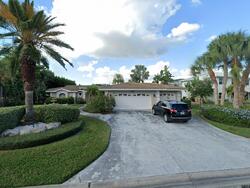 Pre-foreclosure in  Southpointe Dr Sarasota, FL 34231