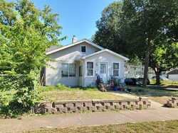 Pre-foreclosure in  OLIVER AVE N Minneapolis, MN 55411