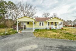 Pre-foreclosure in  MORRIS DR Ringgold, GA 30736