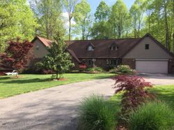 Pre-foreclosure in  MEADOWBROOK LN Louisa, KY 41230