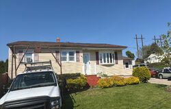 Pre-foreclosure in  EVERGREEN AVE Somerset, MA 02726
