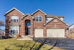 Pre-foreclosure in  River Birch Dr Schaumburg, IL 60192