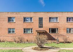 Pre-foreclosure in  W Balmoral Ave Chicago, IL 60625