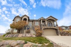 Pre-foreclosure in  Parkway Dr North Salt Lake, UT 84054
