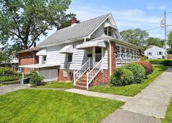 Pre-foreclosure in  Daniels Ave Akron, OH 44312