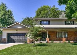 Pre-foreclosure in  Raven Oaks Dr Omaha, NE 68152