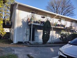 Pre-foreclosure in  SW CAPITOL HILL RD Portland, OR 97219