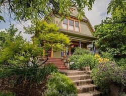 Pre-foreclosure in  NE San Rafael St Portland, OR 97212