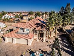 Pre-foreclosure in  Half Moon Ct Apple Valley, CA 92308