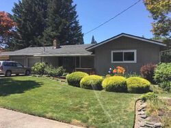 Pre-foreclosure in  18th Ave NE Salem, OR 97303