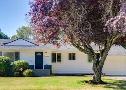 Pre-foreclosure in  SW Bowmont St Portland, OR 97225