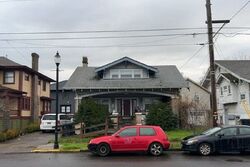 Pre-foreclosure in  Lyon St SE Albany, OR 97321