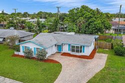 Pre-foreclosure in  Holly Dr Palm Beach Gardens, FL 33410