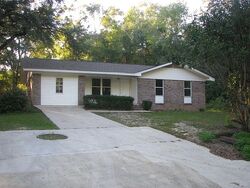 Pre-foreclosure in  Sunrise Dr Marianna, FL 32448