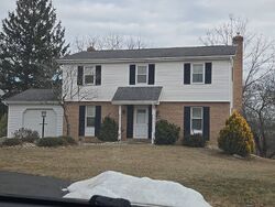 Pre-foreclosure in  Pawnee Cir Schnecksville, PA 18078