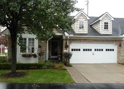 Pre-foreclosure in  HUNTER GRV Livonia, MI 48154