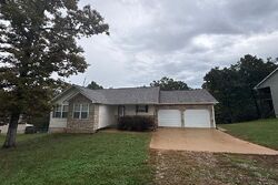 Pre-foreclosure in  Terris Ln Saint Robert, MO 65584