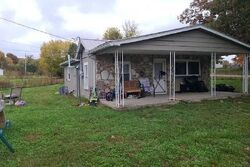 Pre-foreclosure in  Pilot Knob Cemetary Rd Berea, KY 40403