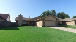 Pre-foreclosure in  Crest Dr Oklahoma City, OK 73130