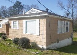 Pre-foreclosure in  17TH ST SW Birmingham, AL 35211